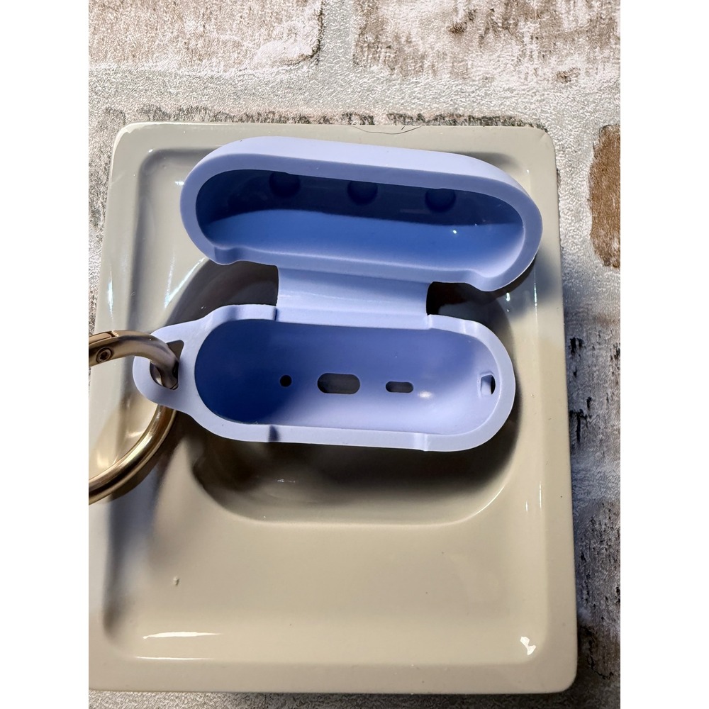 Heyday Apple AirPods Pro Silicone Case Lavender Purple with Gold Carabiner Clip - Picture 2 of 3